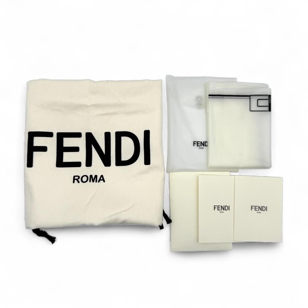 M6932 フェンディ ピーカブー アイシーユー ミディアム 7VA529