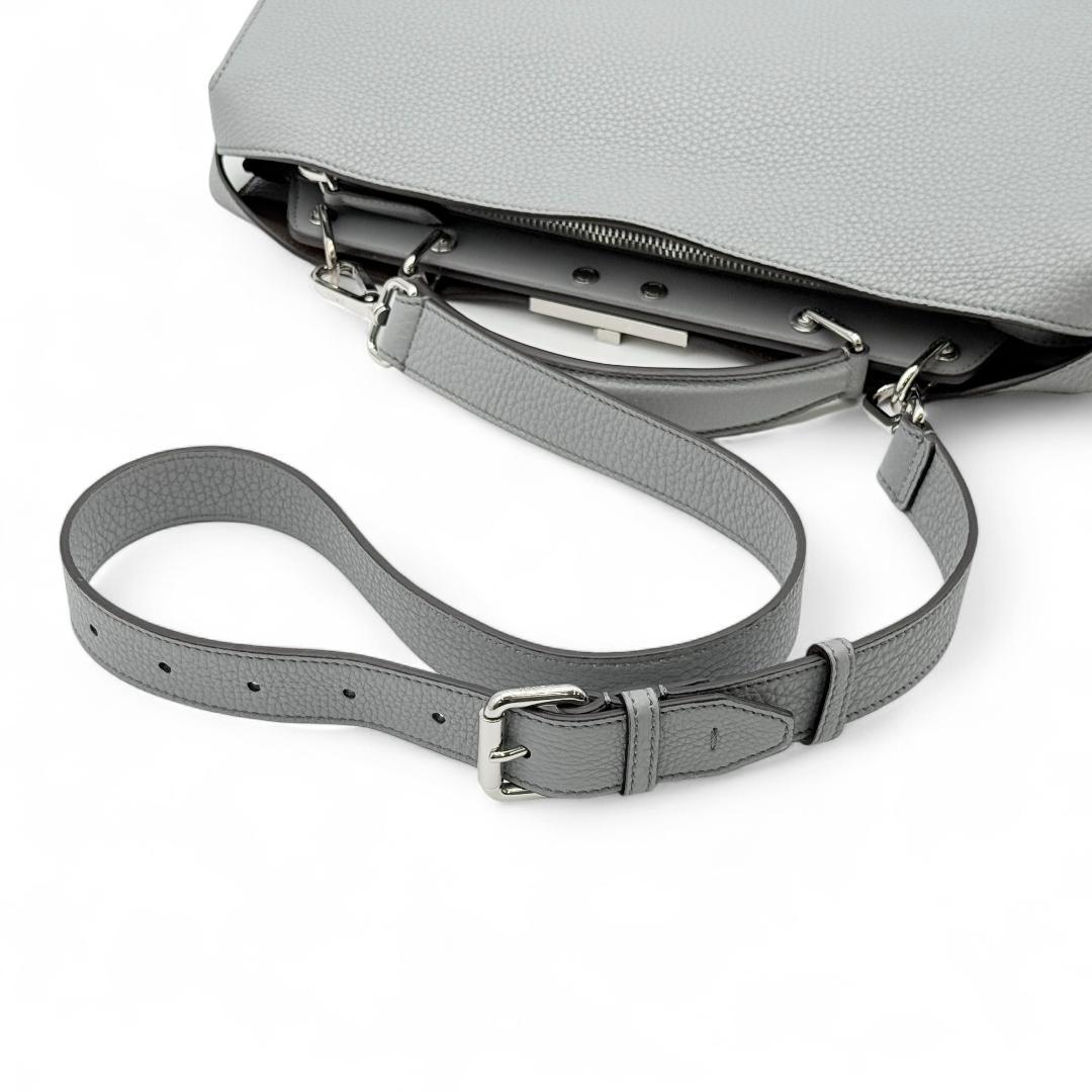 M6932 フェンディ ピーカブー アイシーユー ミディアム 7VA529