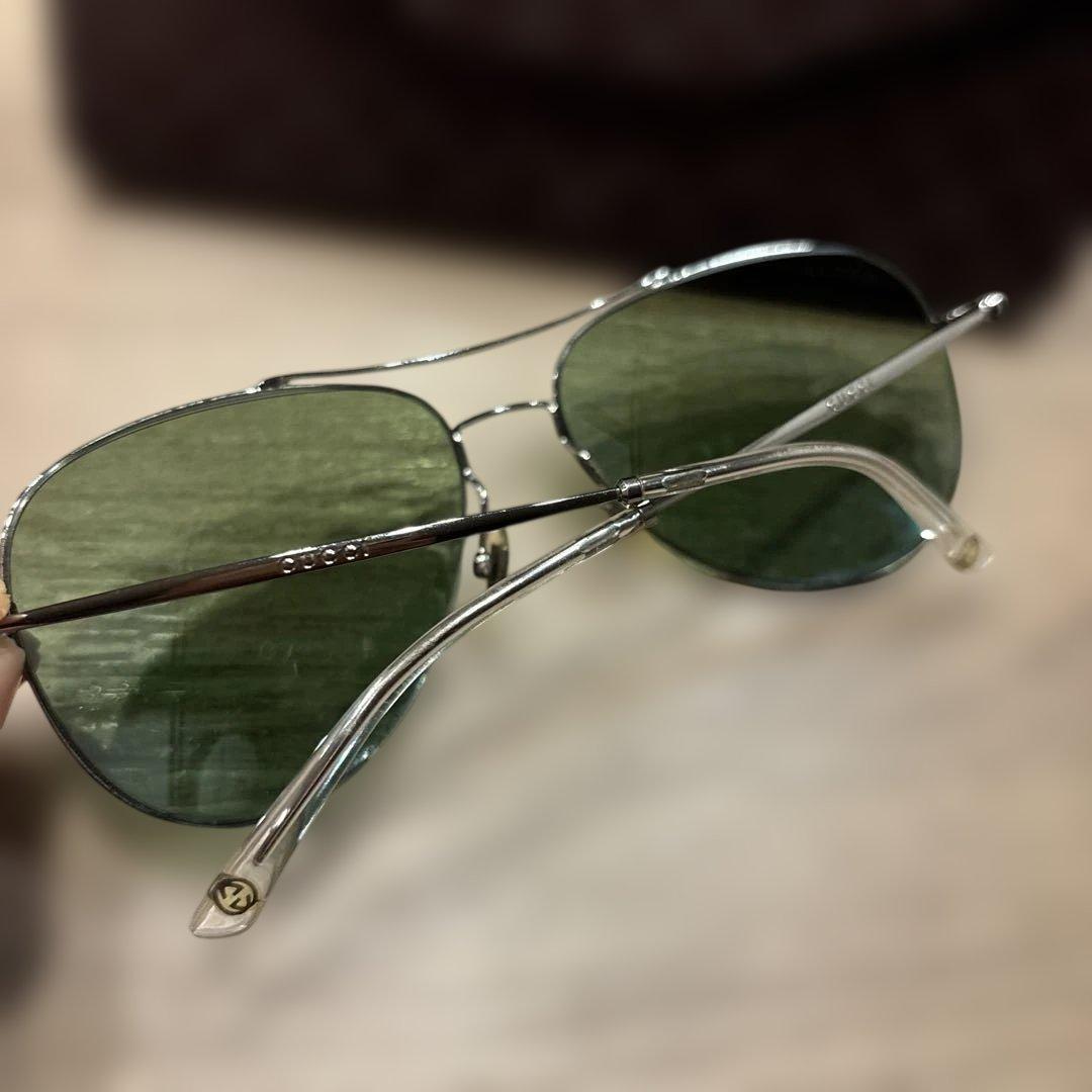 GUCCI アビエーターサングラス グリーンレンズ