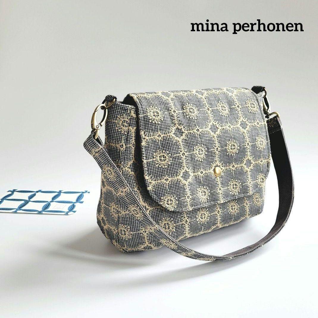 ミナペルホネン　タック入りフラップショルダーバック anemone