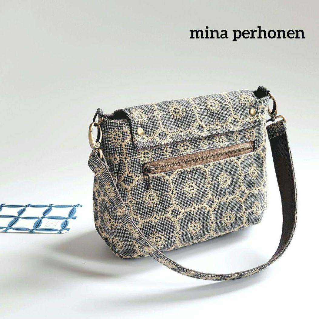 ミナペルホネン　タック入りフラップショルダーバック anemone