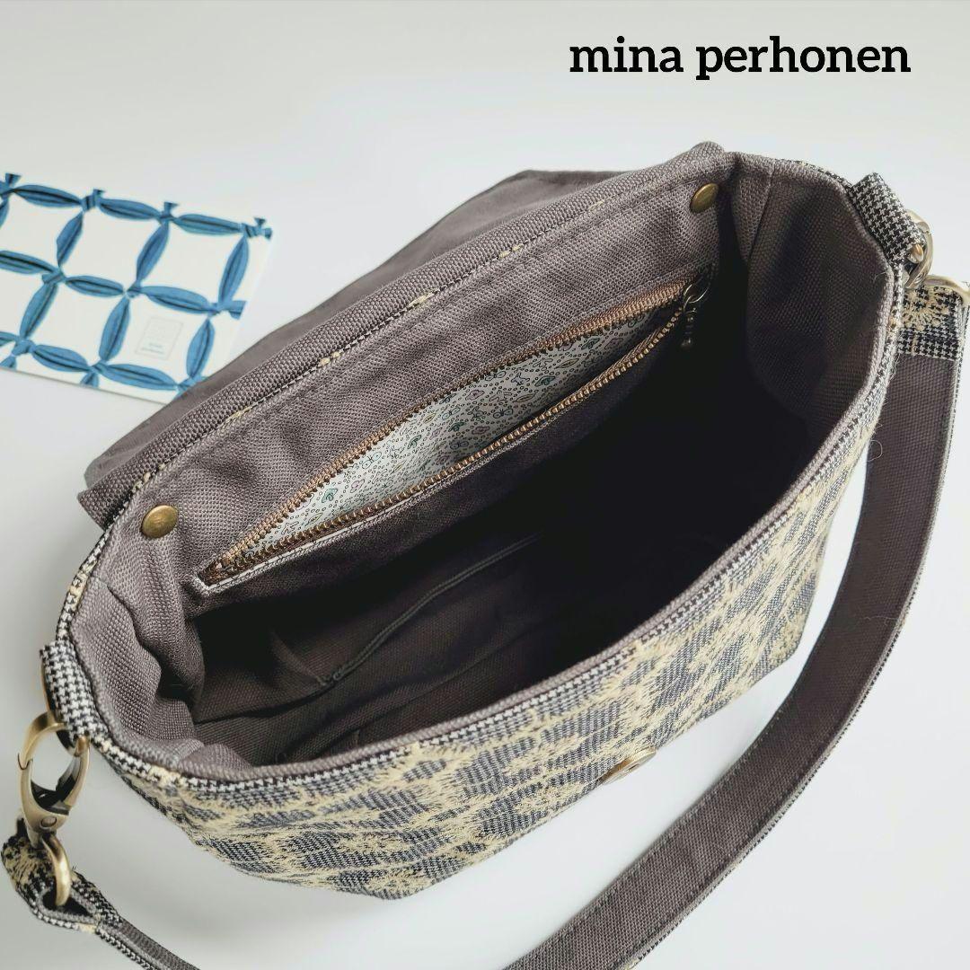 ミナペルホネン　タック入りフラップショルダーバック anemone