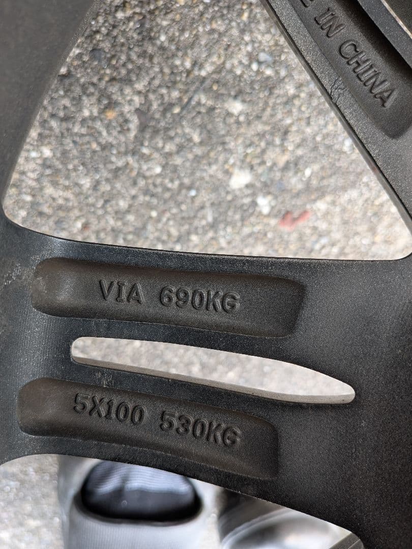 ウィッシュ　プリウス ヨコハマ アイスガード７　　スタッドレスタイヤ