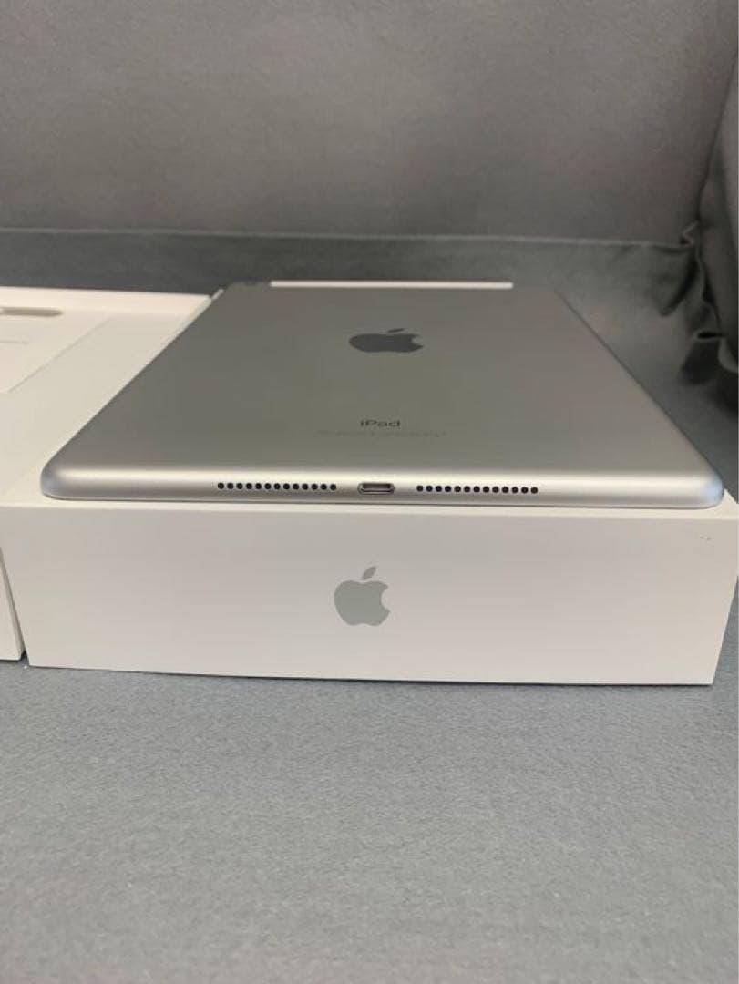 美品　SIMフリー iPad 第6世代 32GB Wi-Fi+Cellular版