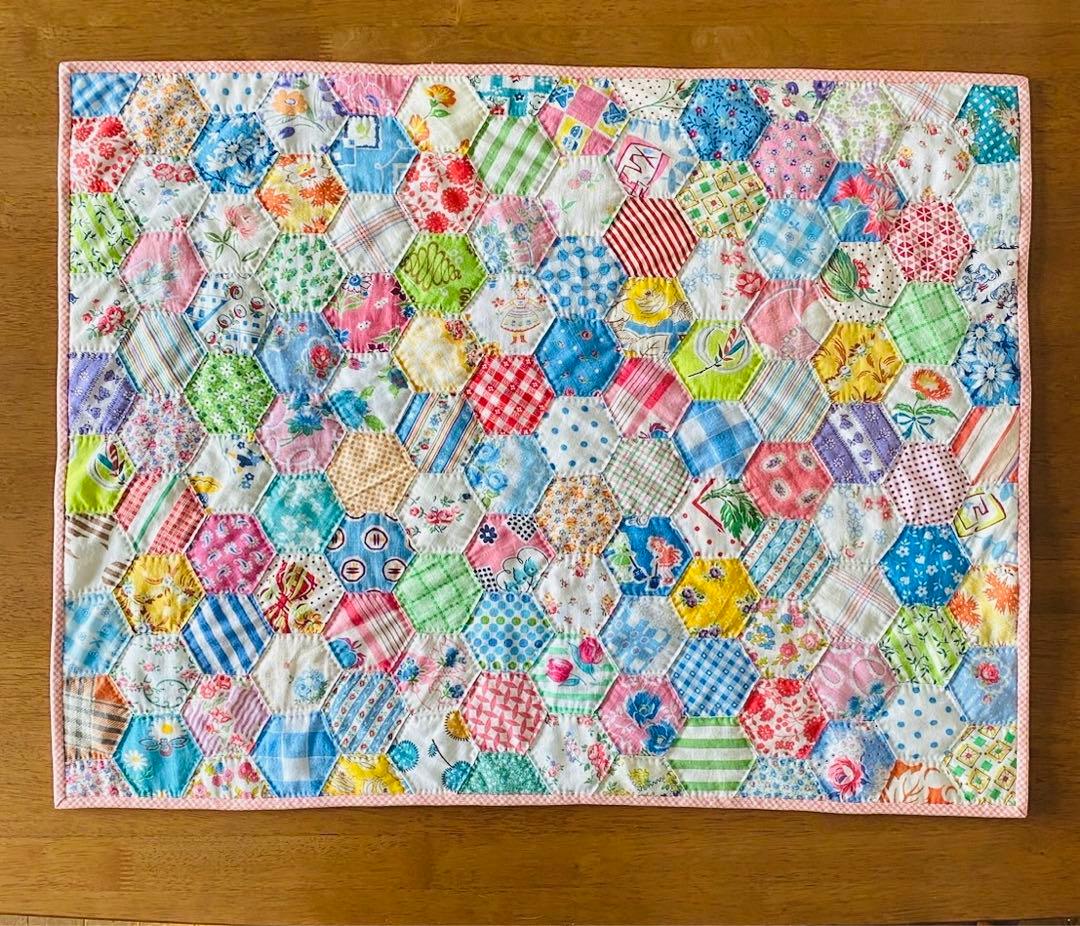 パッチワークキルト　フィードサックのヘキサゴンキルト