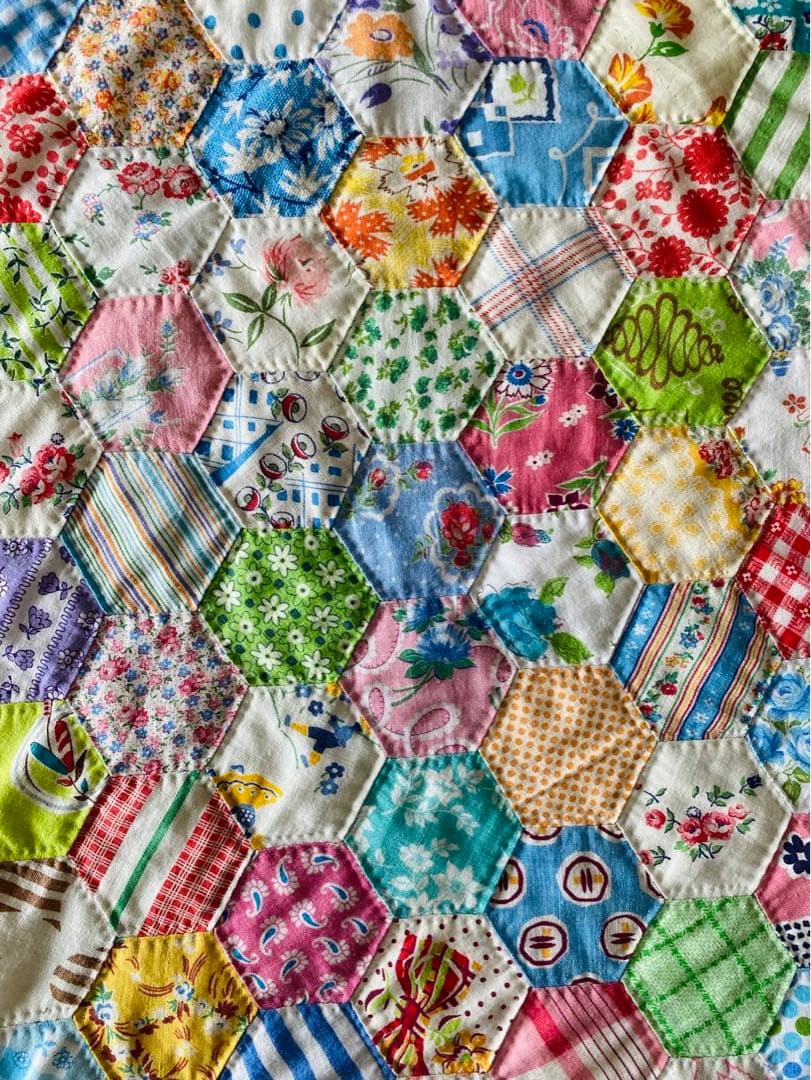 パッチワークキルト　フィードサックのヘキサゴンキルト