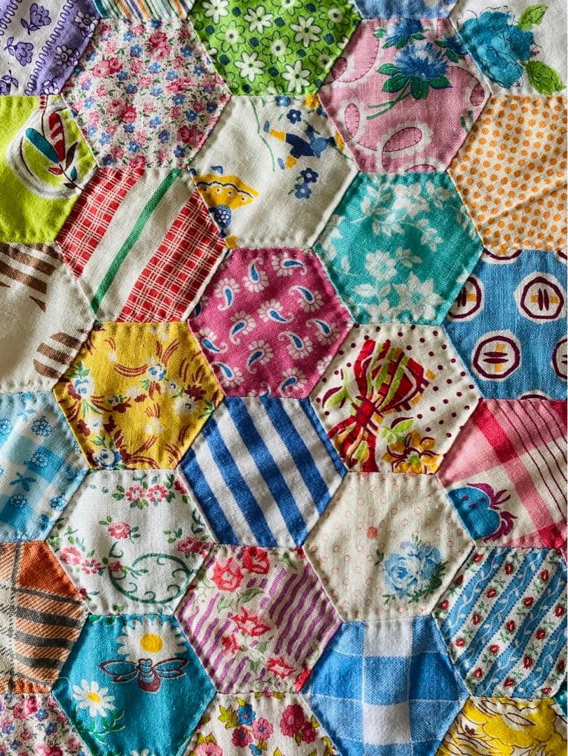 パッチワークキルト　フィードサックのヘキサゴンキルト