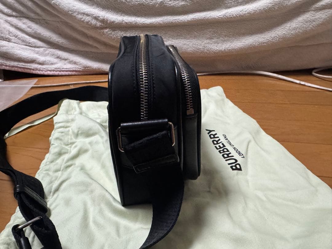 BURBERRY ブラック ショルダーバッグ