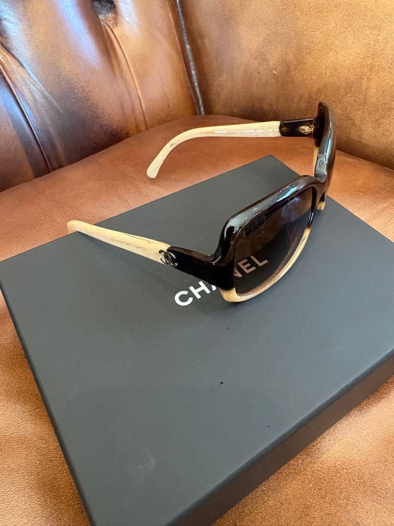 CHANEL サングラス ブラック/ベージュ