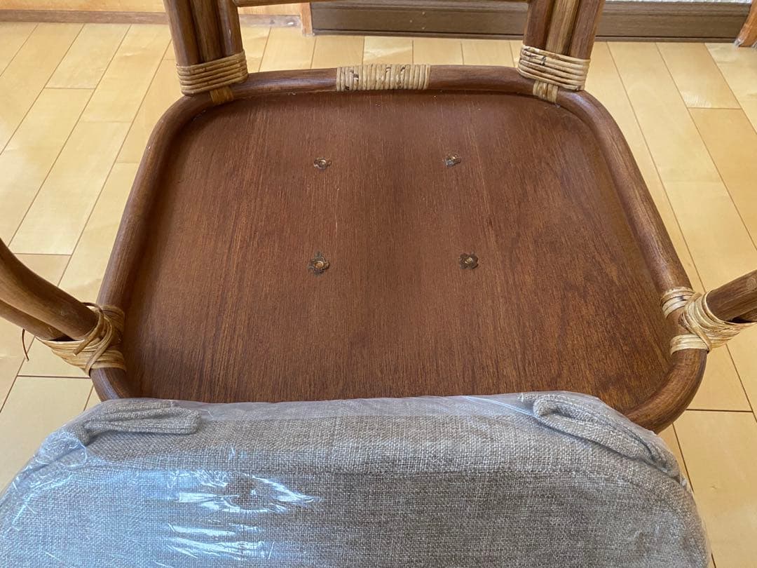 ラタン製 回転式座椅子 未使用のベージュクッション付