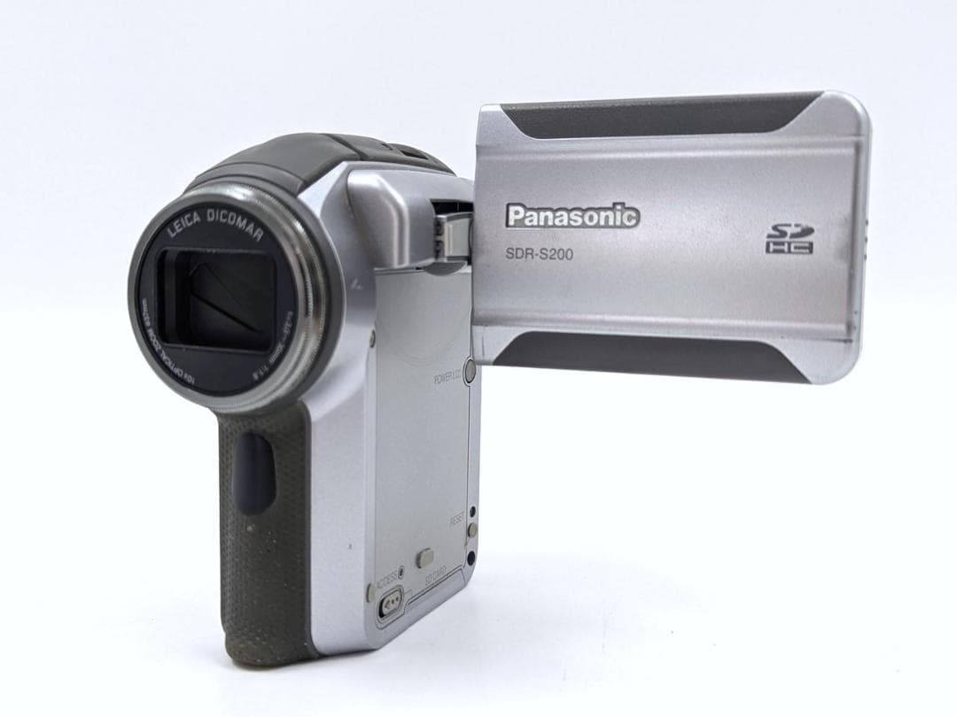 小型軽量！ Panasonic ビデオカメラ SDR-S200
