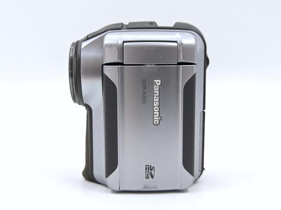 小型軽量！ Panasonic ビデオカメラ SDR-S200