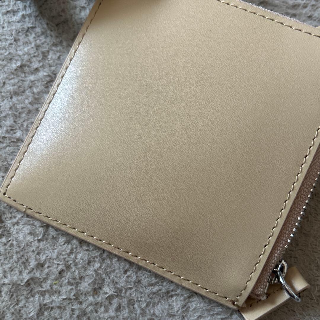 ETRE TOKYO レザーコードカラビナスクエアパース