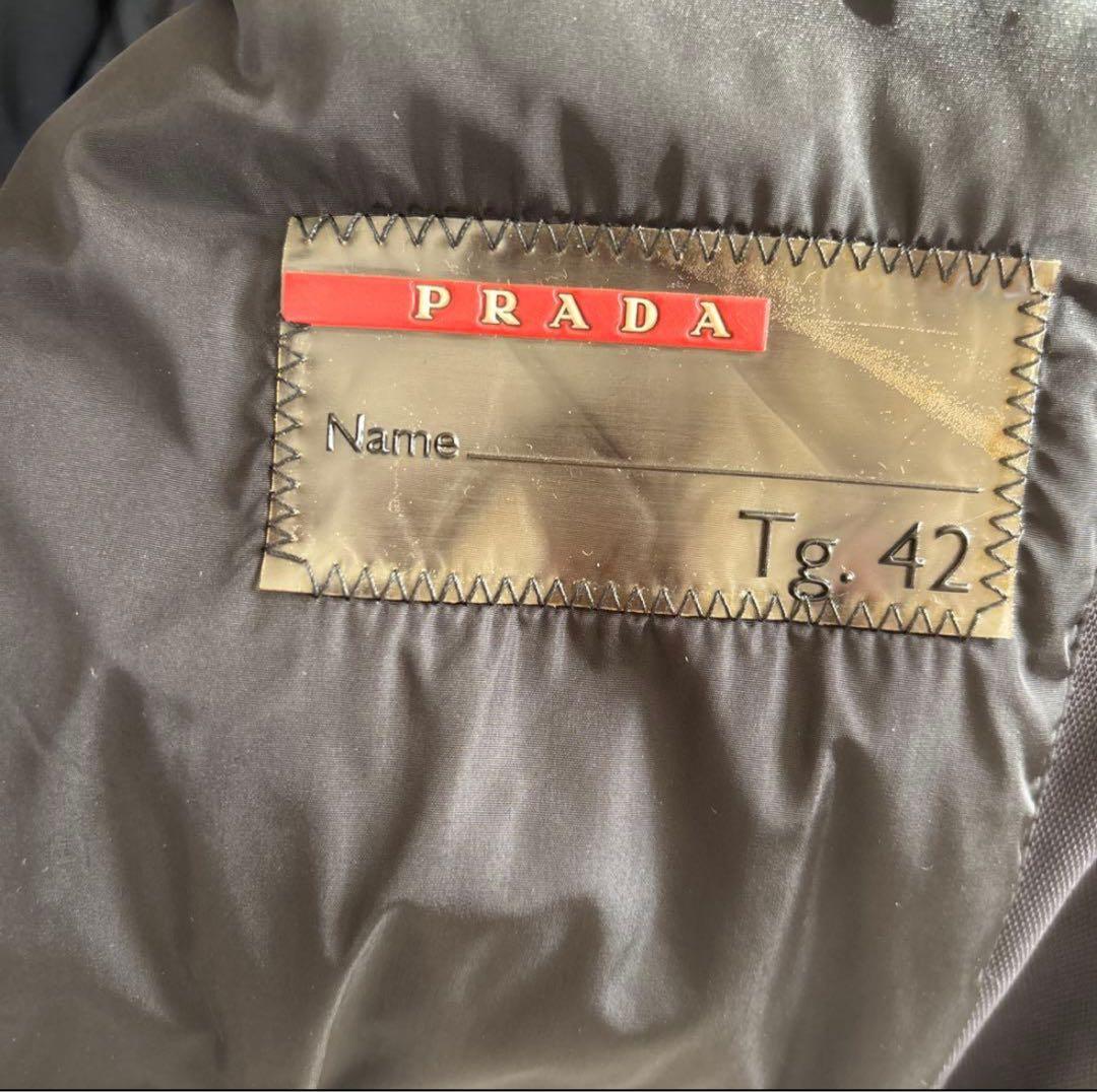 PRADA フード付き ブラックジャンパー