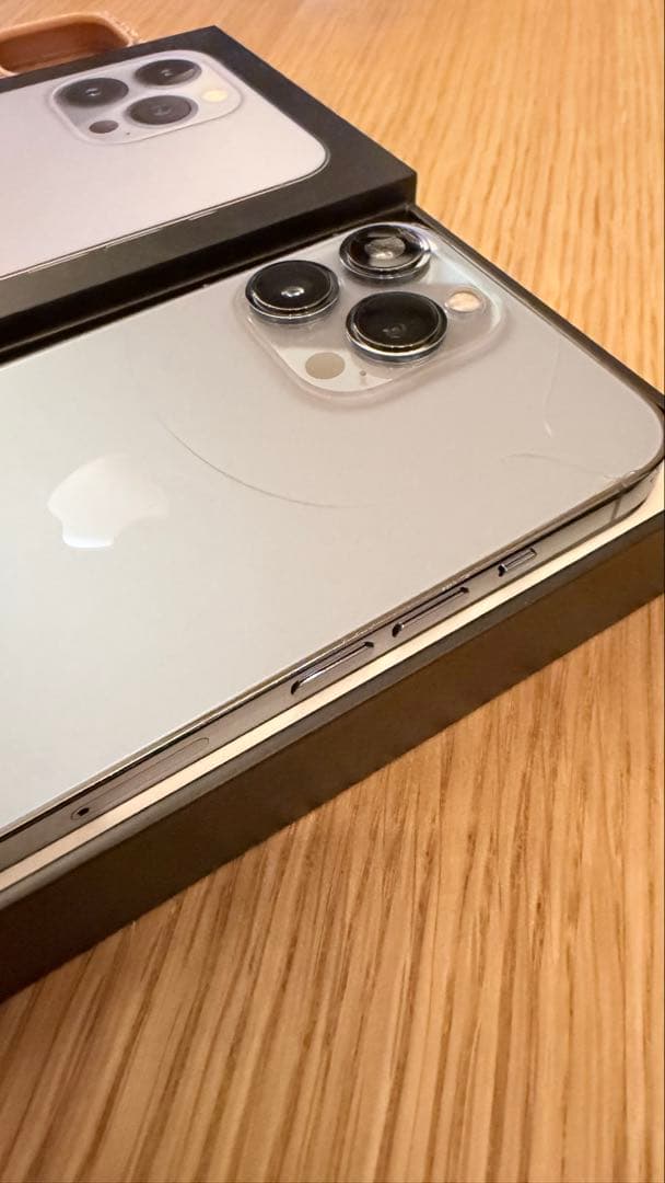 【動作良好】iPhone13Proシエラブルー Swarovskiケース付