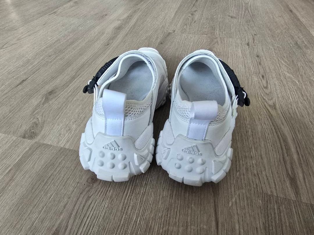 adidas HYKE AH‑003 XTA SANDAL（ホワイト）