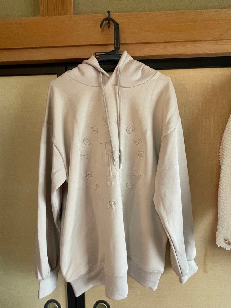 Rosemuse Enboss logo hoodie 【beige】