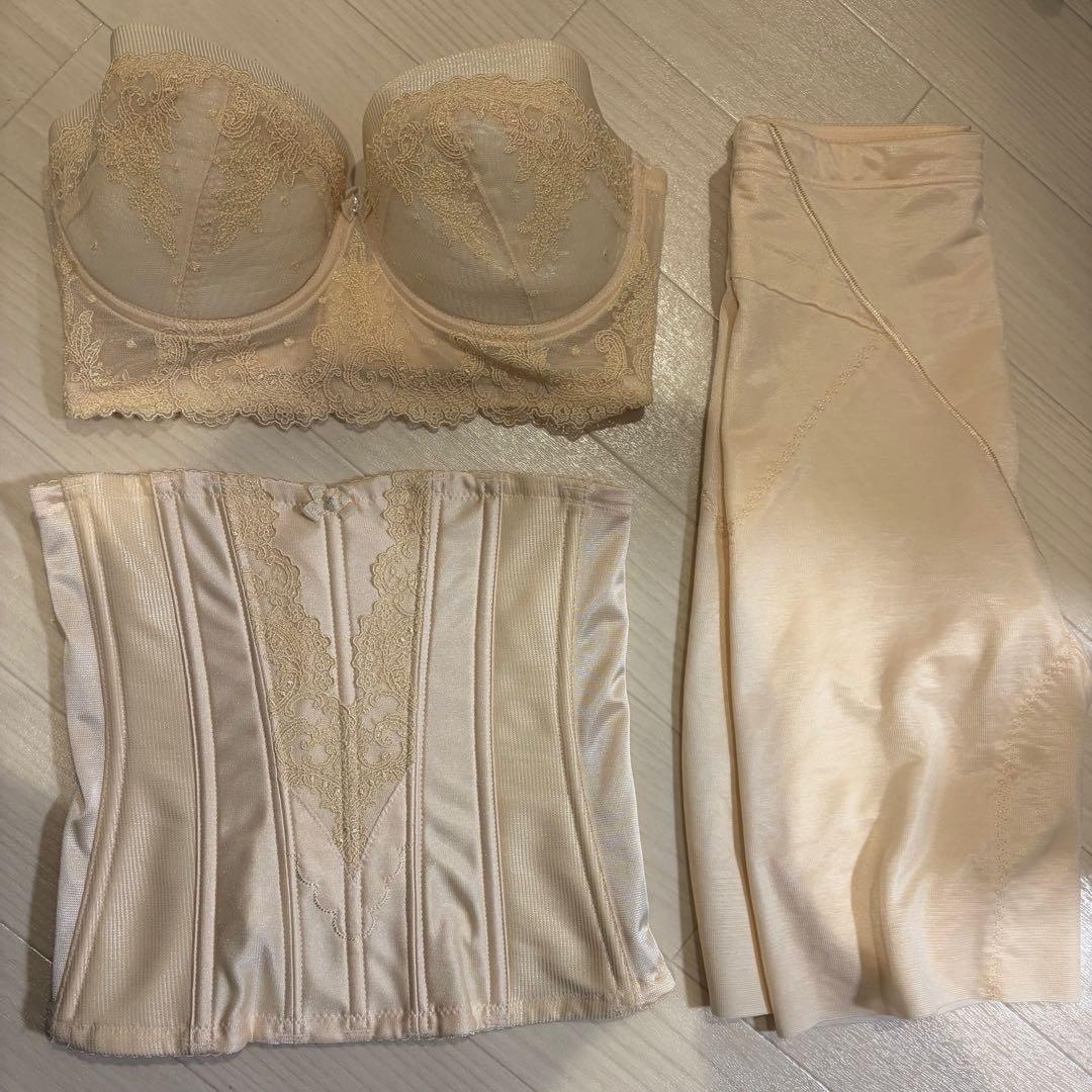 【FOUR SIS & CO. 】ブライダルインナー3点セット F70