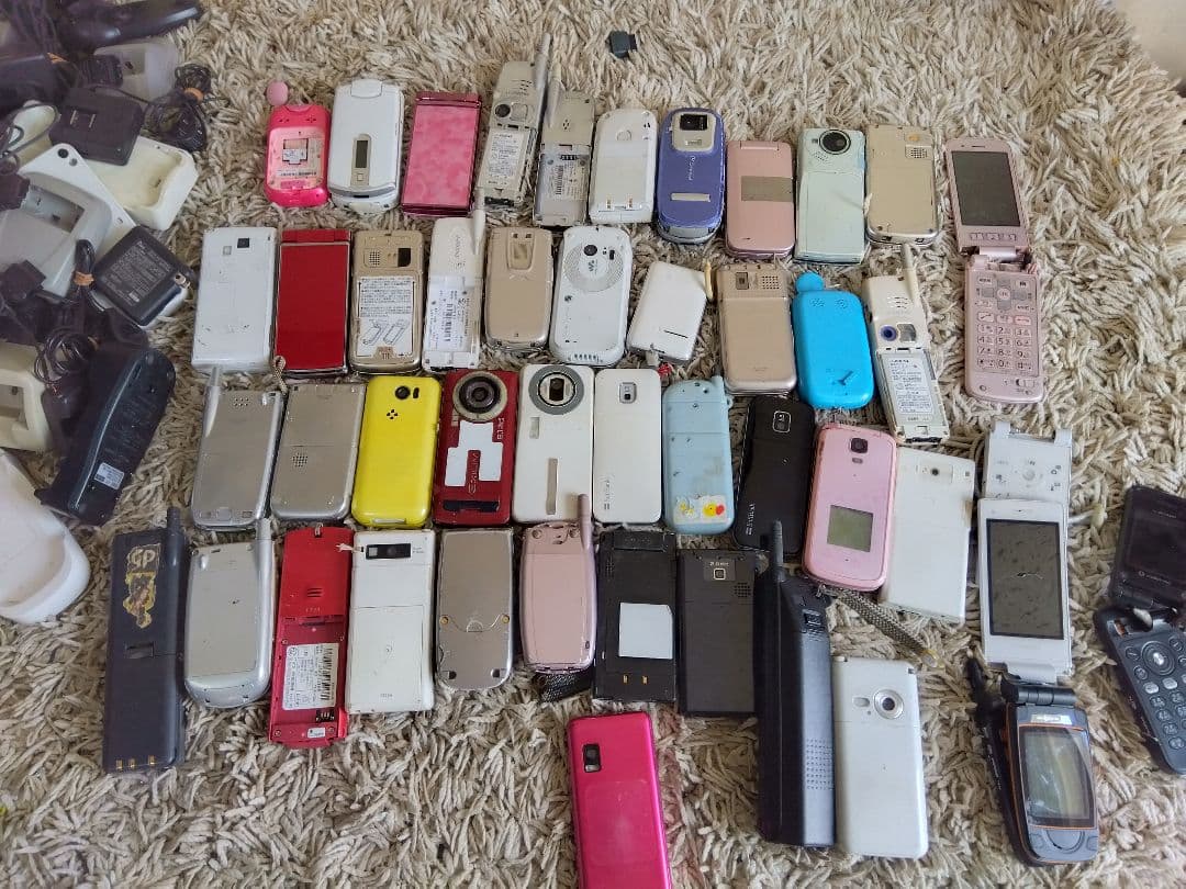ガラケーや卓上ホルダまとめ売りジャンク品