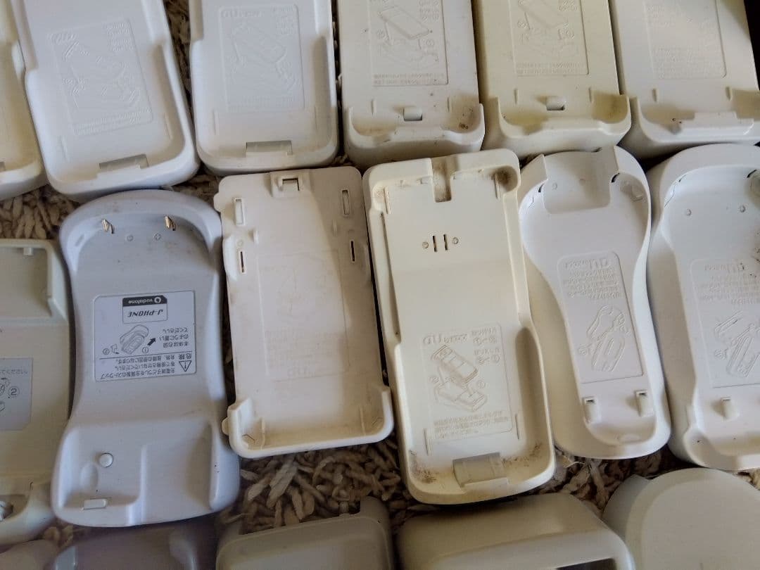 ガラケーや卓上ホルダまとめ売りジャンク品