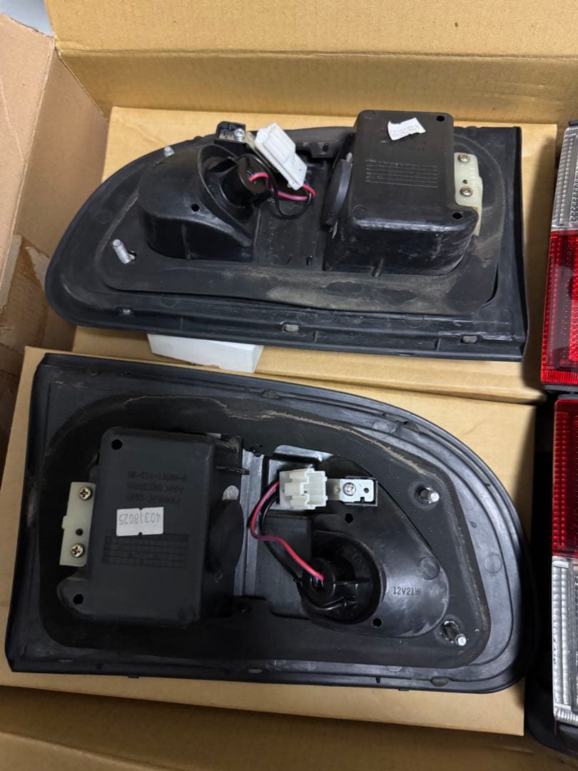 デリカスペースギア　社外テールランプ