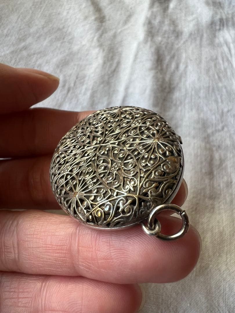 英国antique ヴィクトリアン　ロケット