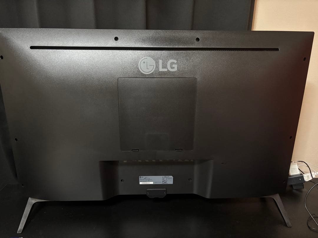 43UN700T-B LG 42.5インチ IPSモニター　2024年製造品