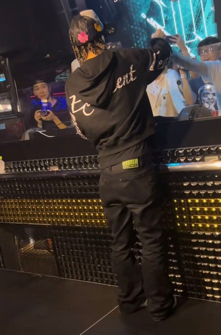 straightline ブラックデニムパンツ　MIKADO着用