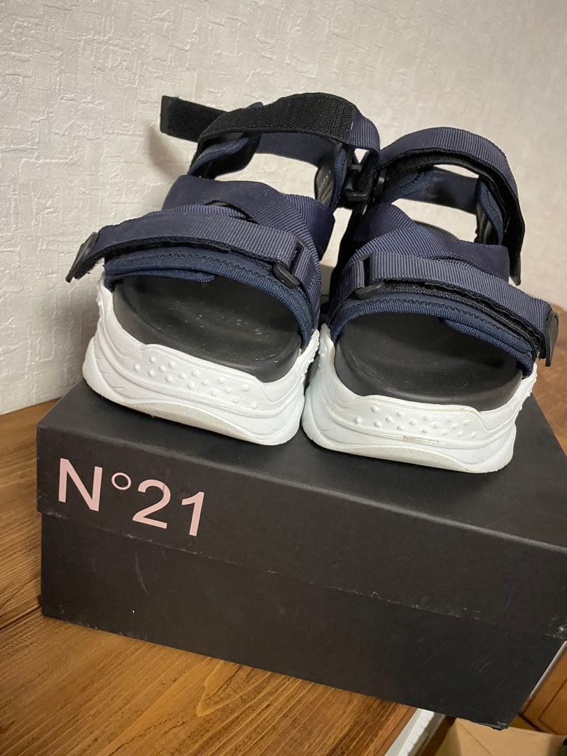 N°21 ネイビー スポーツサンダル