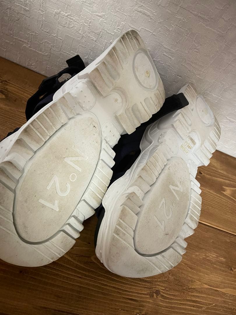 N°21 ネイビー スポーツサンダル