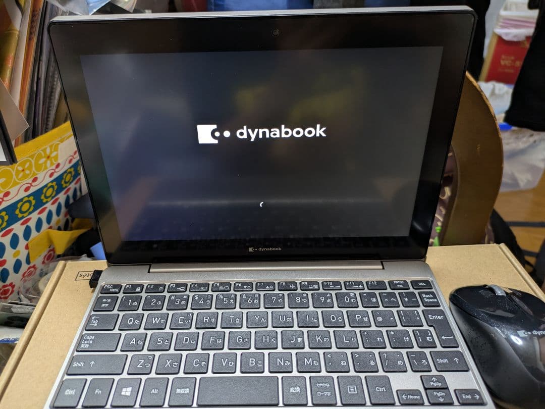 東芝　dynabook　タブレットパソコン　ゴールド　Windows11　中古品