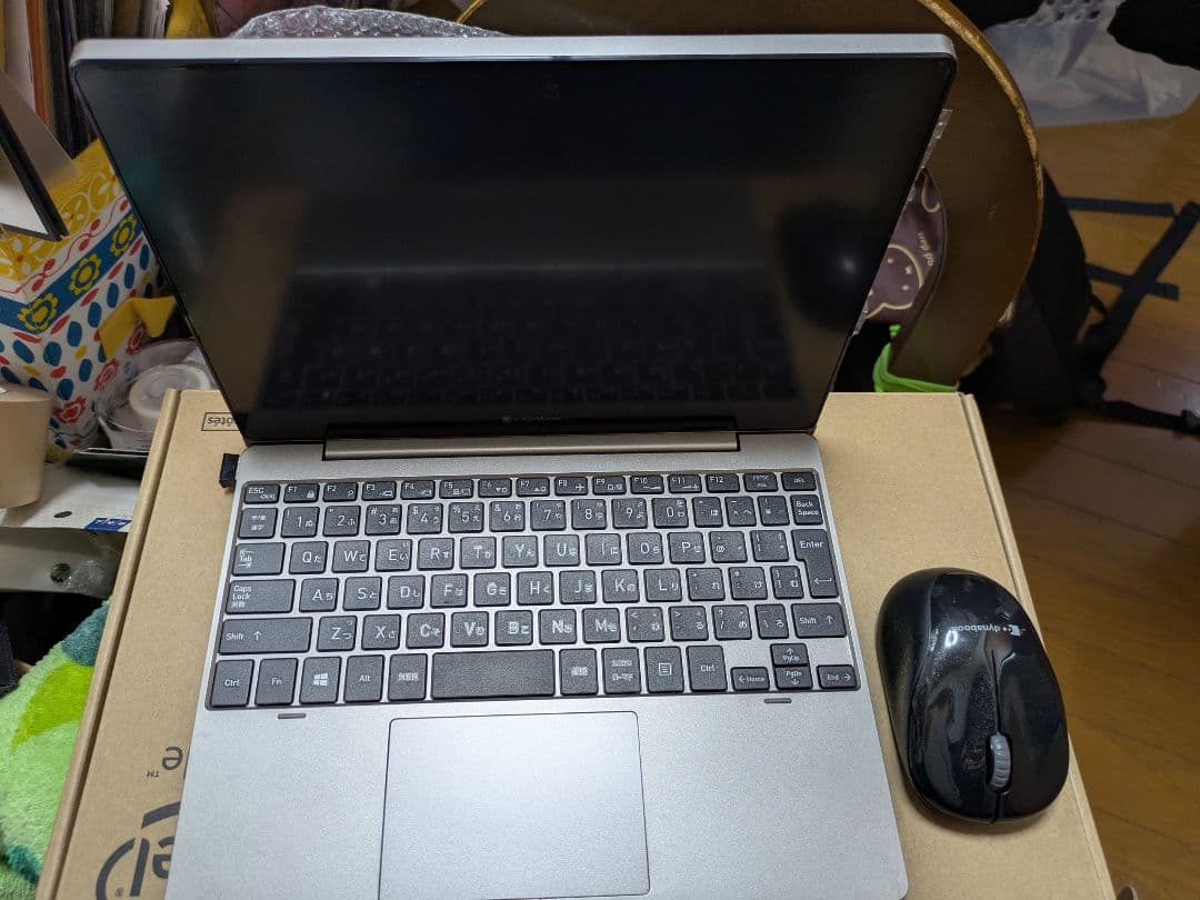 東芝　dynabook　タブレットパソコン　ゴールド　Windows11　中古品