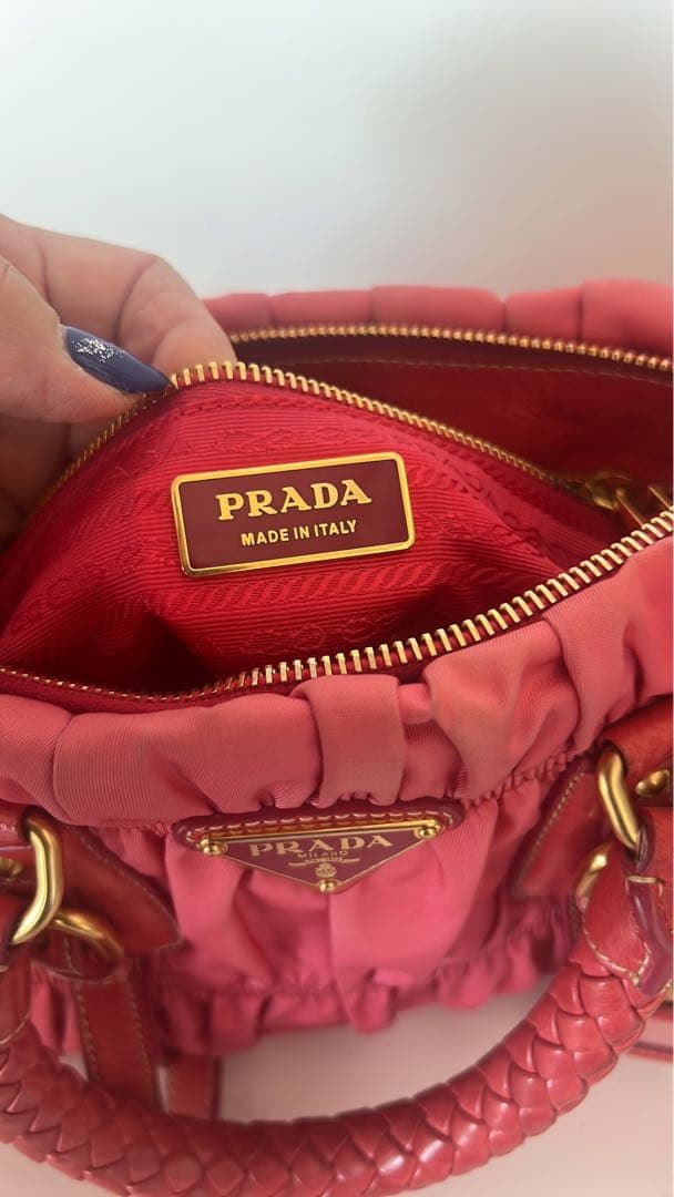 ぱ*イ様 プラダバッグ