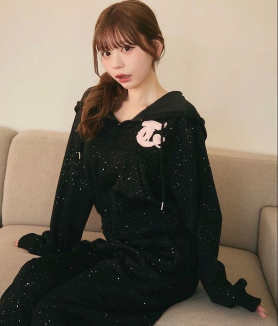 TITTY&CO. ファーロゴラメスウェットパーカー ブラック