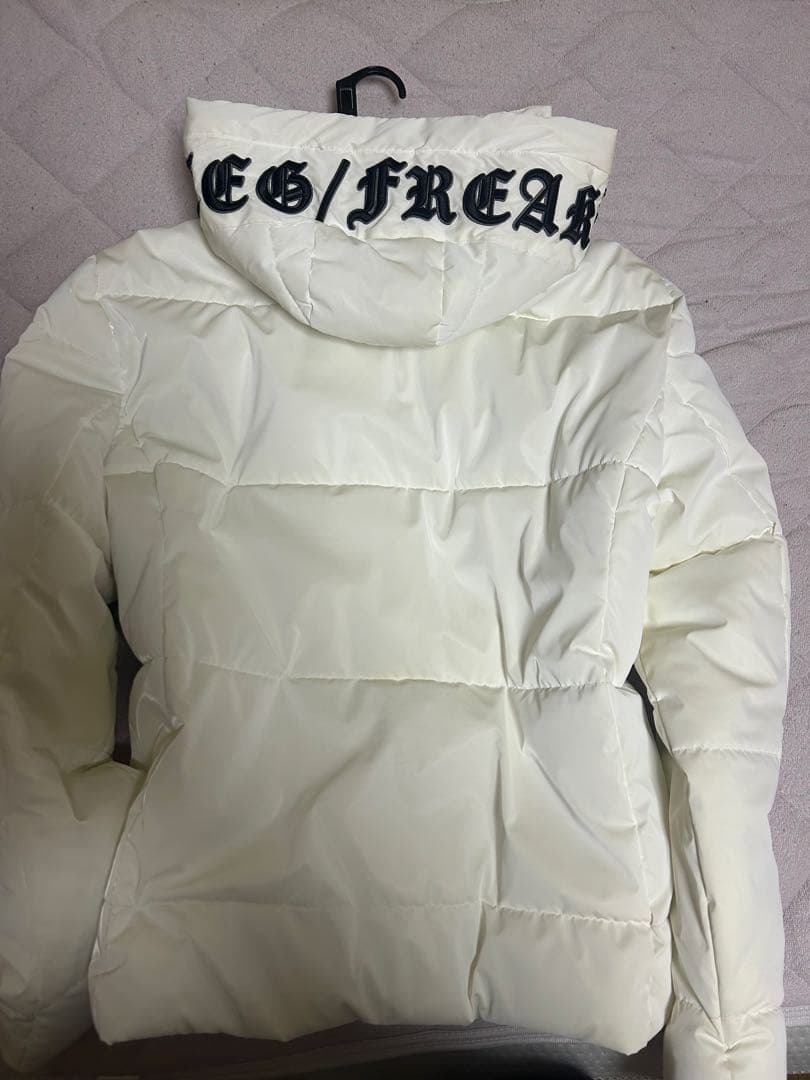 アダムスジャグラーホワイトダウンジャケット