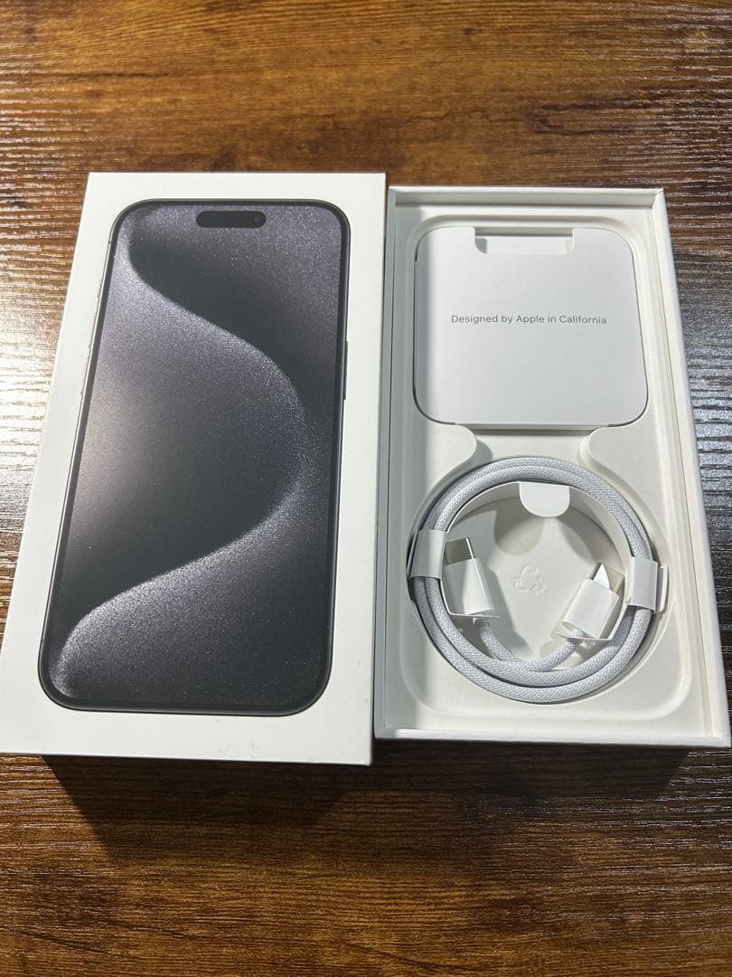 Apple iPhone 15 Pro 本体