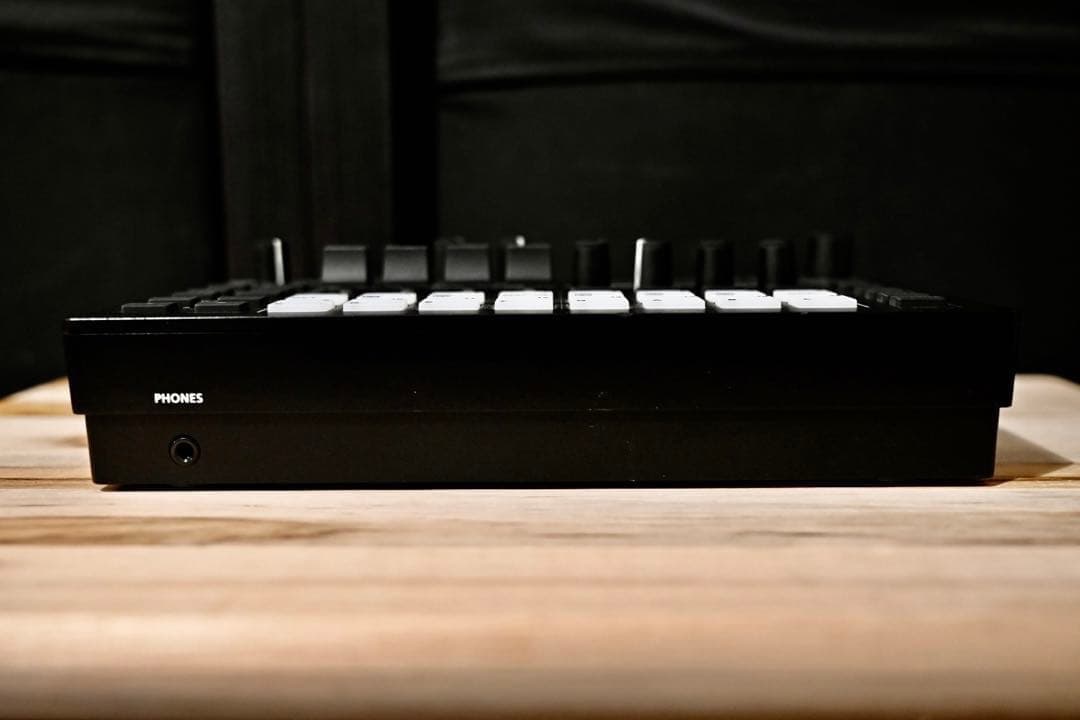 Roland MC-101 グルーブボックス