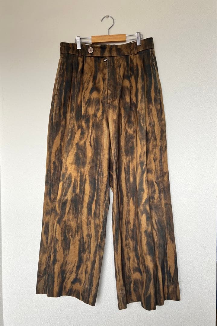 パンツ MASU FUR PRINT TROUSERS BROWN