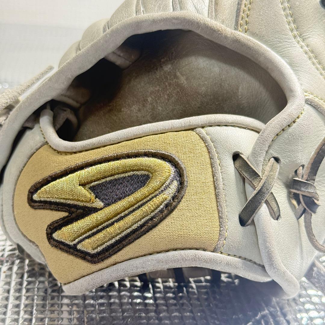 金*様 ディークエスト 硬式グローブ 右投げ用　ホワイト　内野手用　Hウェブ　日