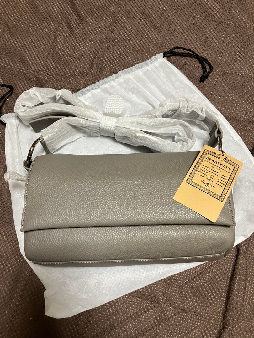 BEARDSLEY(ビアズリー)レザーボディバッグ