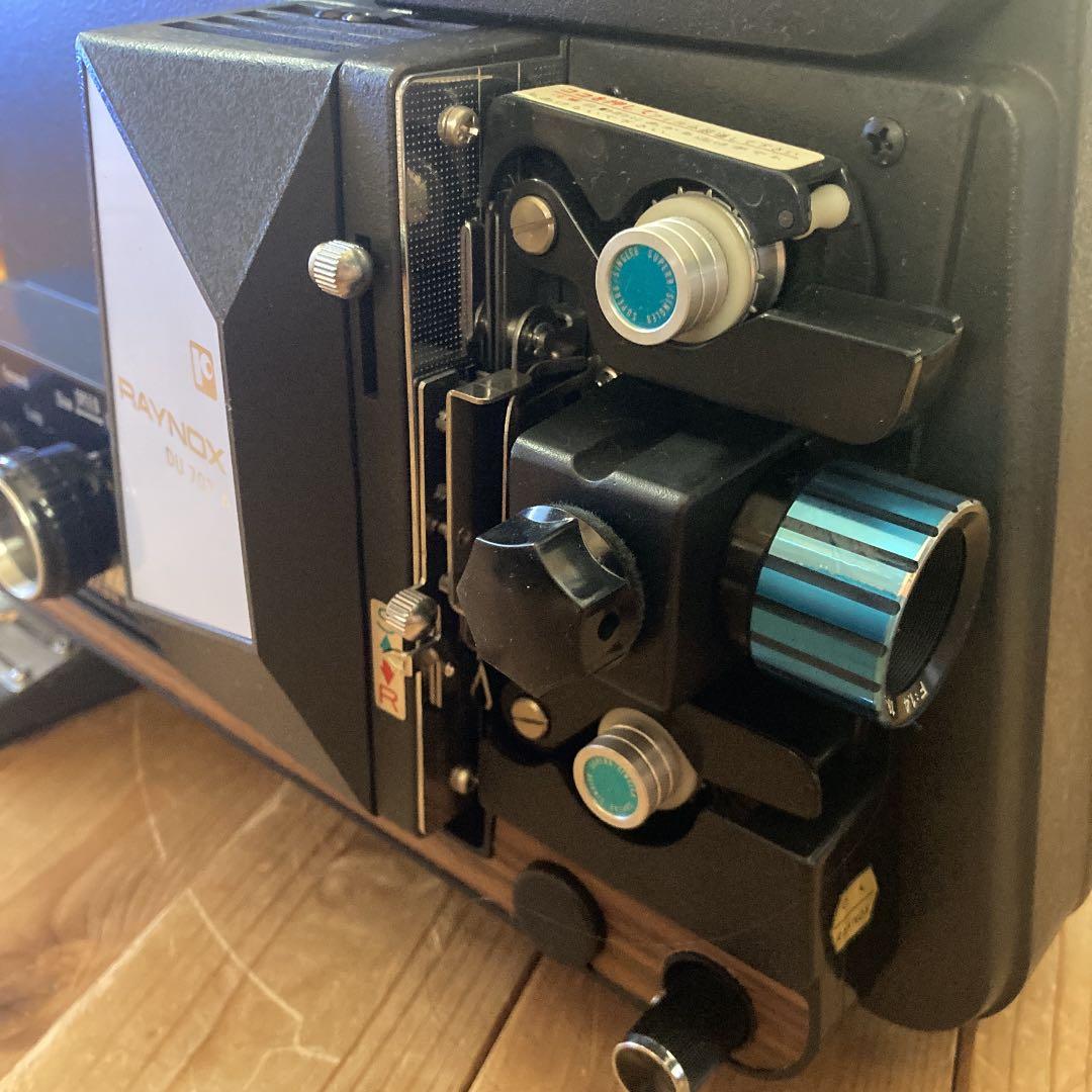 古い映写機とカメラ　reynox