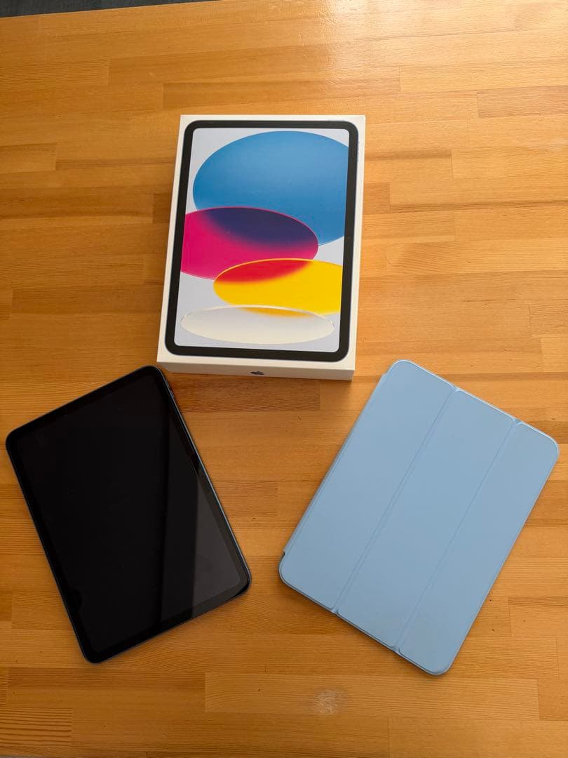 Apple iPad (第10世代) 本体とカバー、箱、フィルム貼り済み。
