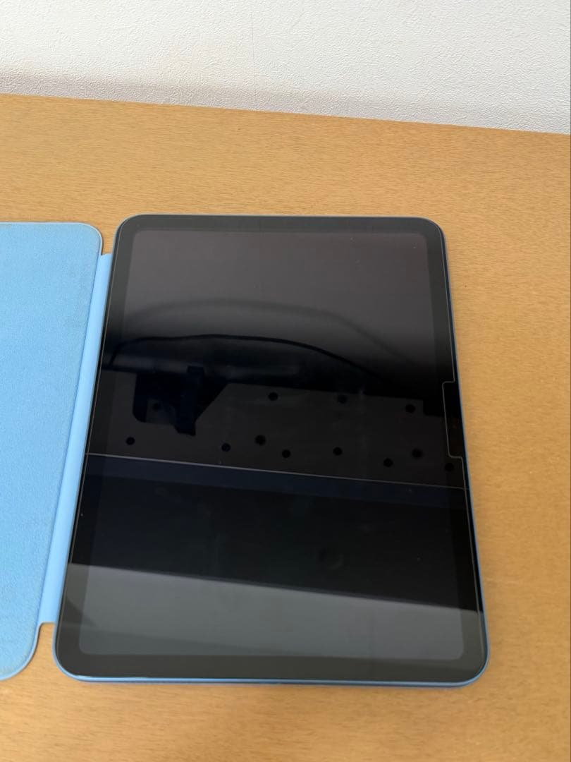 Apple iPad (第10世代) 本体とカバー、箱、フィルム貼り済み。