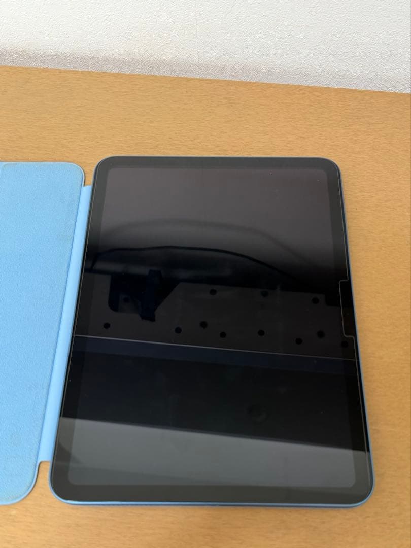 Apple iPad (第10世代) 本体とカバー、箱、フィルム貼り済み。