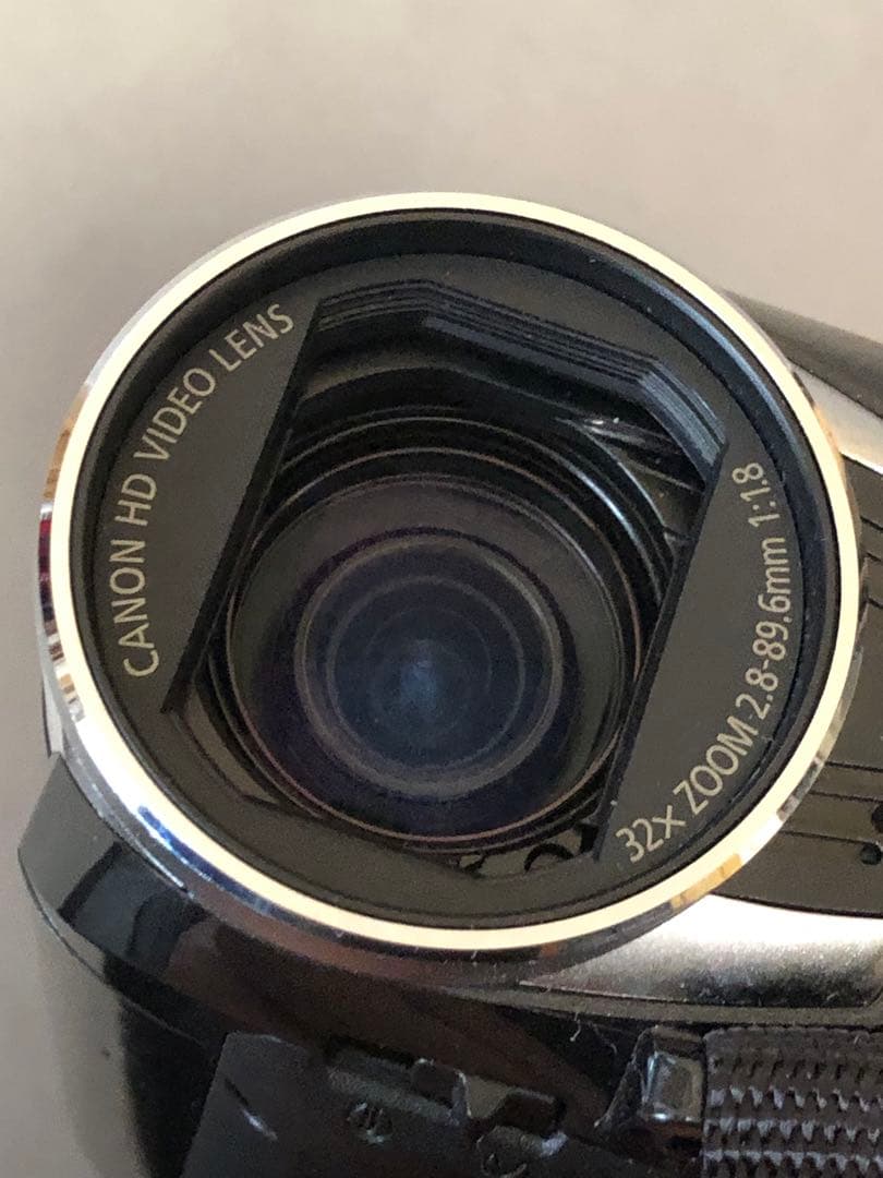 ビデオカメラ　キャノン　HF R32