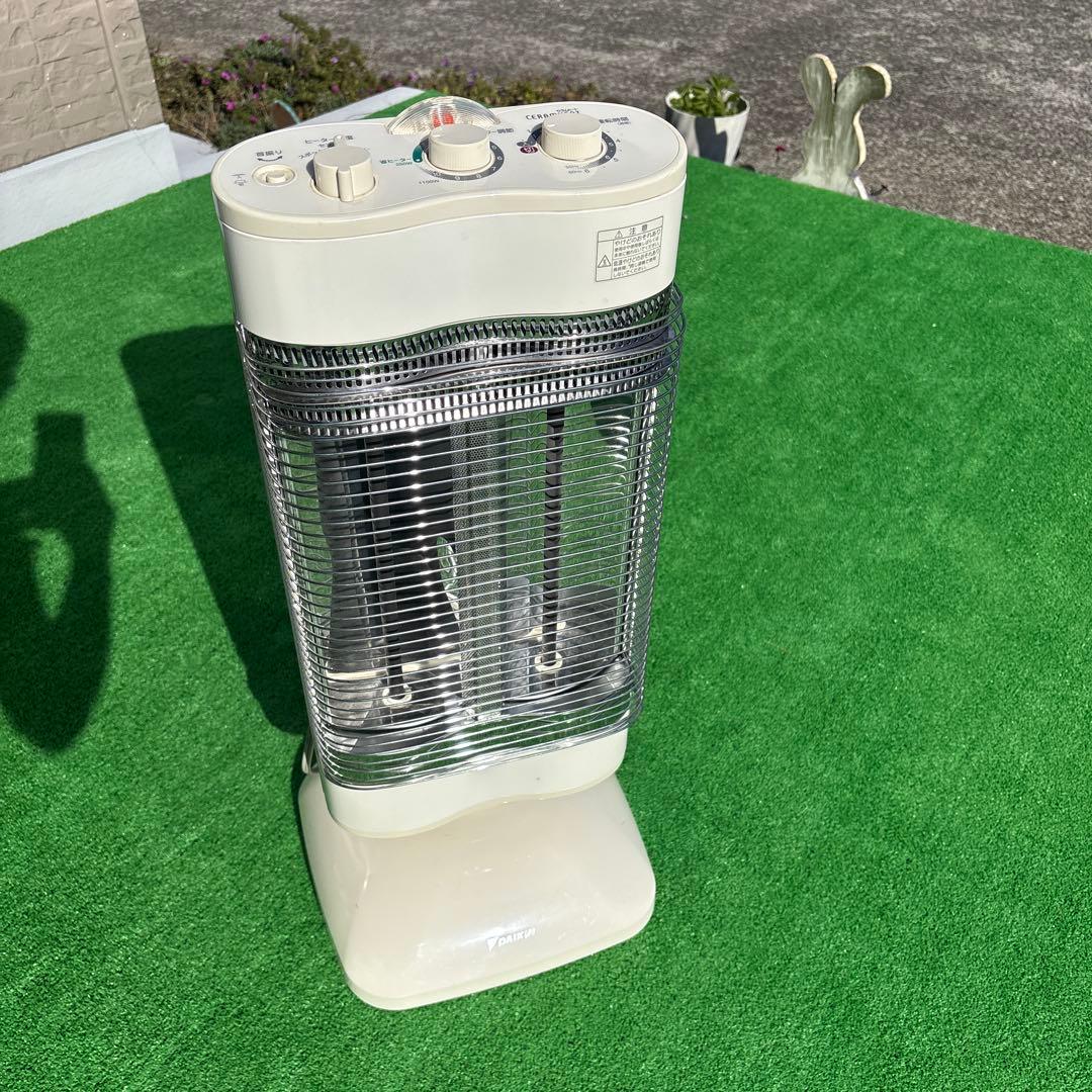 ダイキン　セラムヒート　CERAMIC HEATER 遠赤外線ヒーター①