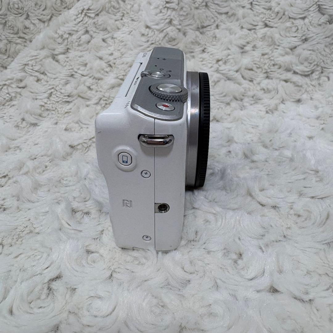 ジャンク キヤノン EOS M10 カメラ本体ボディ、充電器、バッテリー