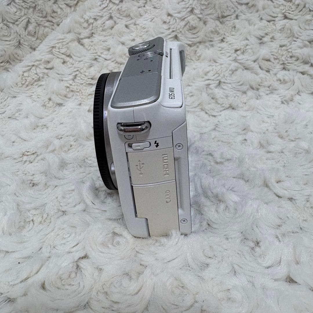 ジャンク キヤノン EOS M10 カメラ本体ボディ、充電器、バッテリー