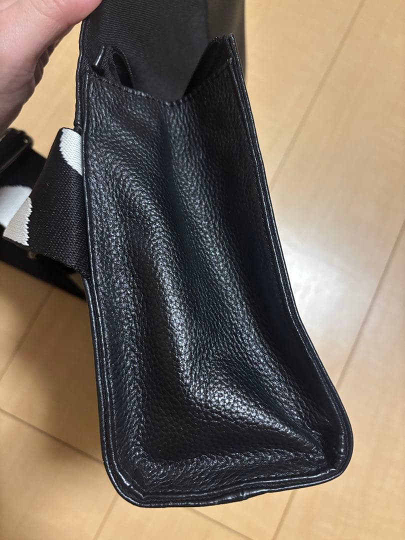 イアパピヨネ ワイドテープショルダーバッグ ボディバッグ