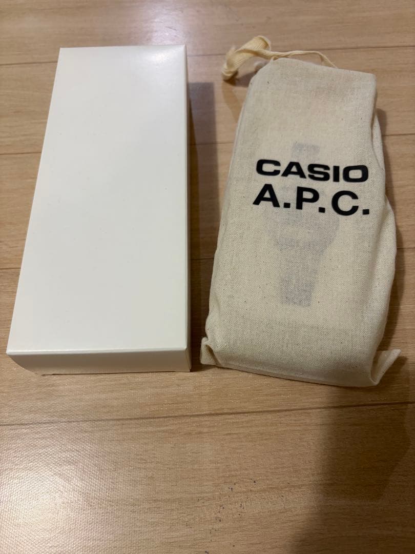 CASIO A.P.C. デジタル腕時計 ゴールド